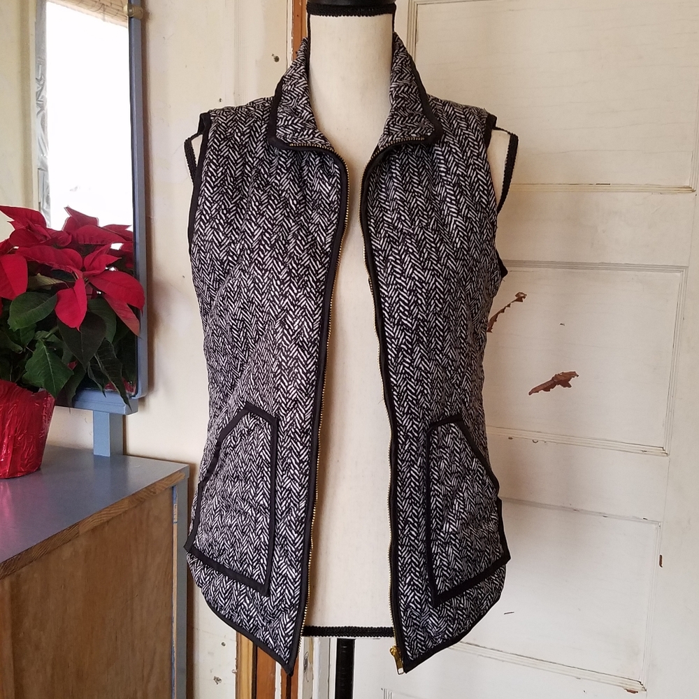 San Joy Black & White Herringbone Quilted Zip Vest - Picture 6 of 8